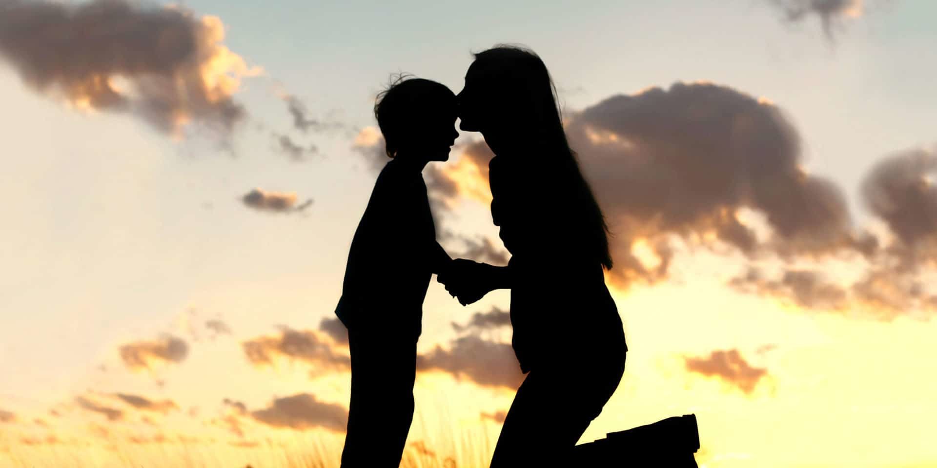 Silhouette,Of,A,Young,Mother,Lovingly,Kissing,Her,Little,Child